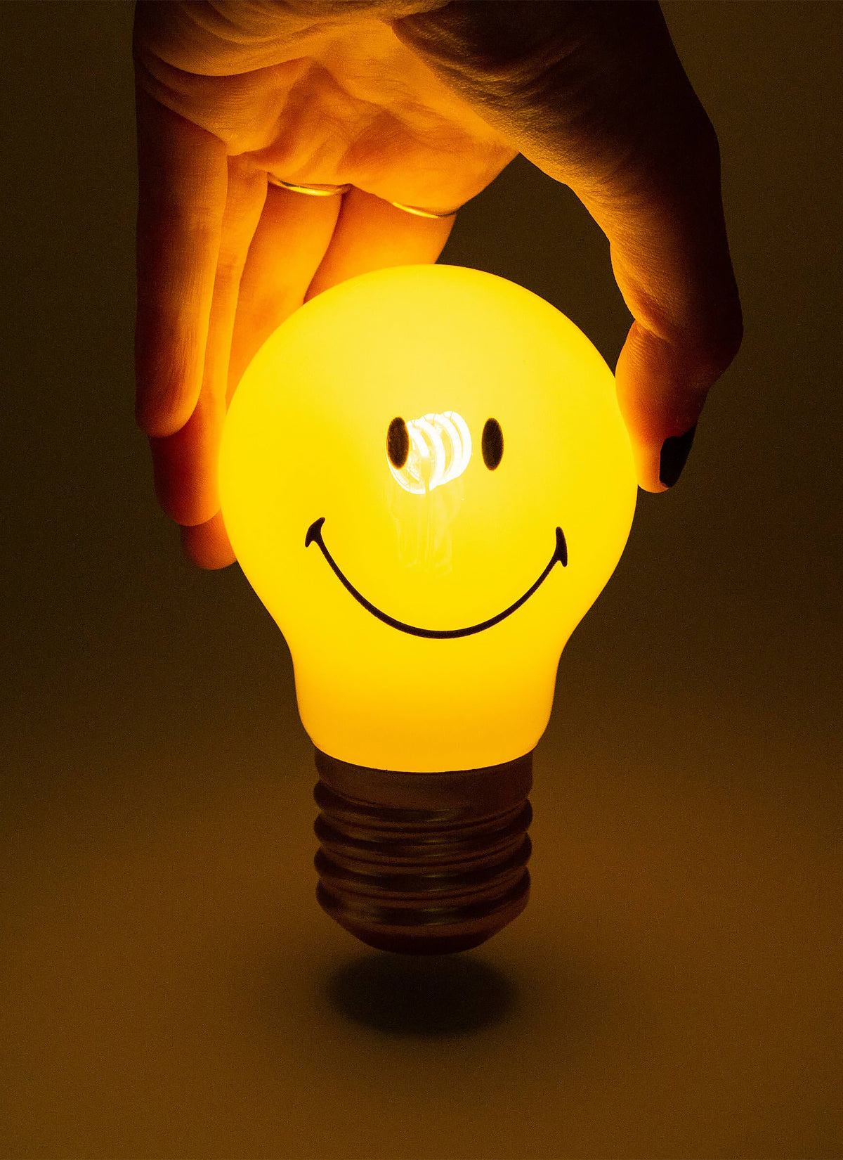 CORDLESS SMILEY LIGHTBULB